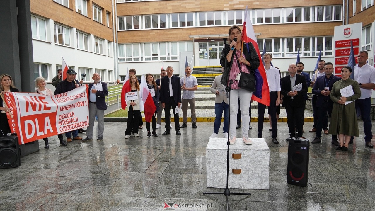 Stop imigacji - protest w Ostrołęce [19.07.2025] - zdjęcie #9 - eOstroleka.pl