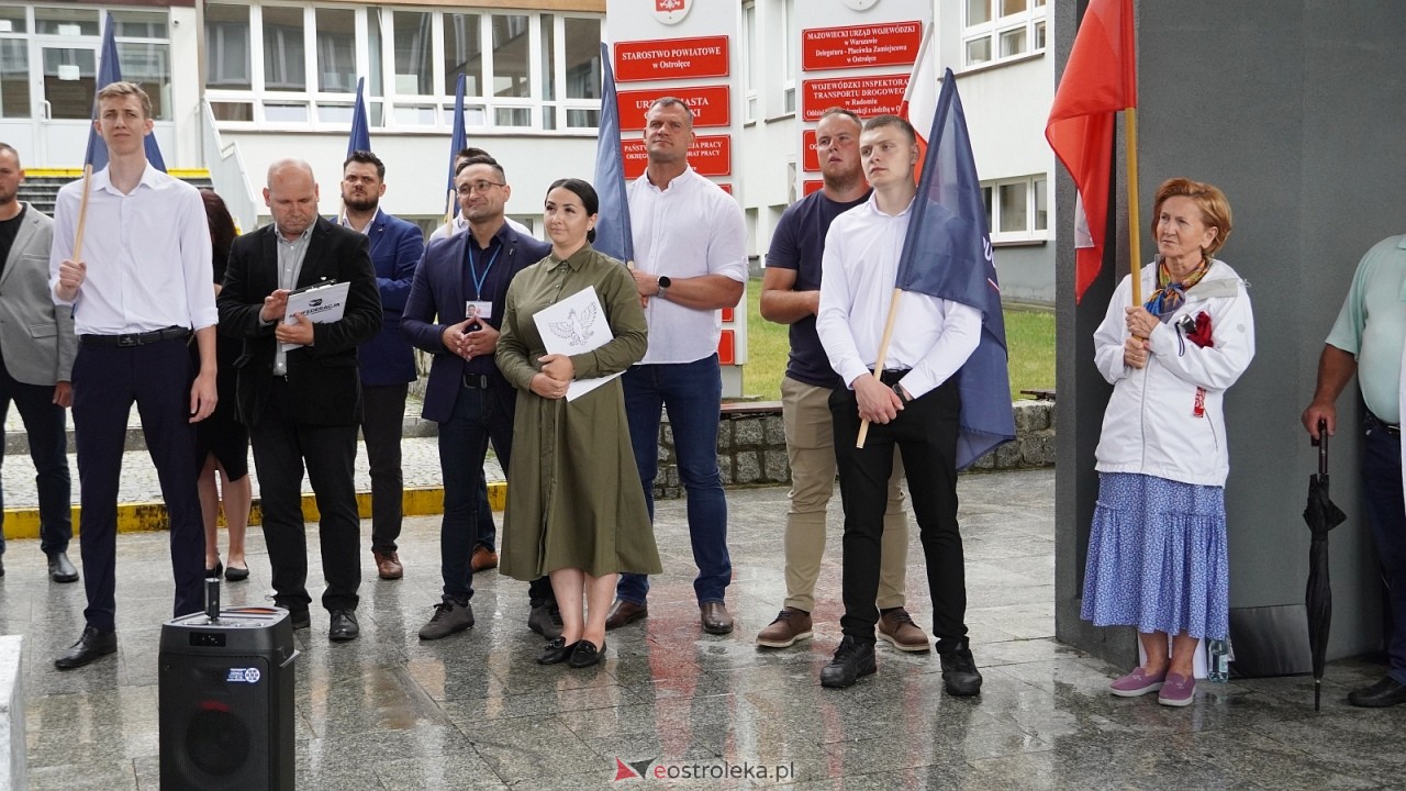 Stop imigacji - protest w Ostrołęce [19.07.2025] - zdjęcie #7 - eOstroleka.pl