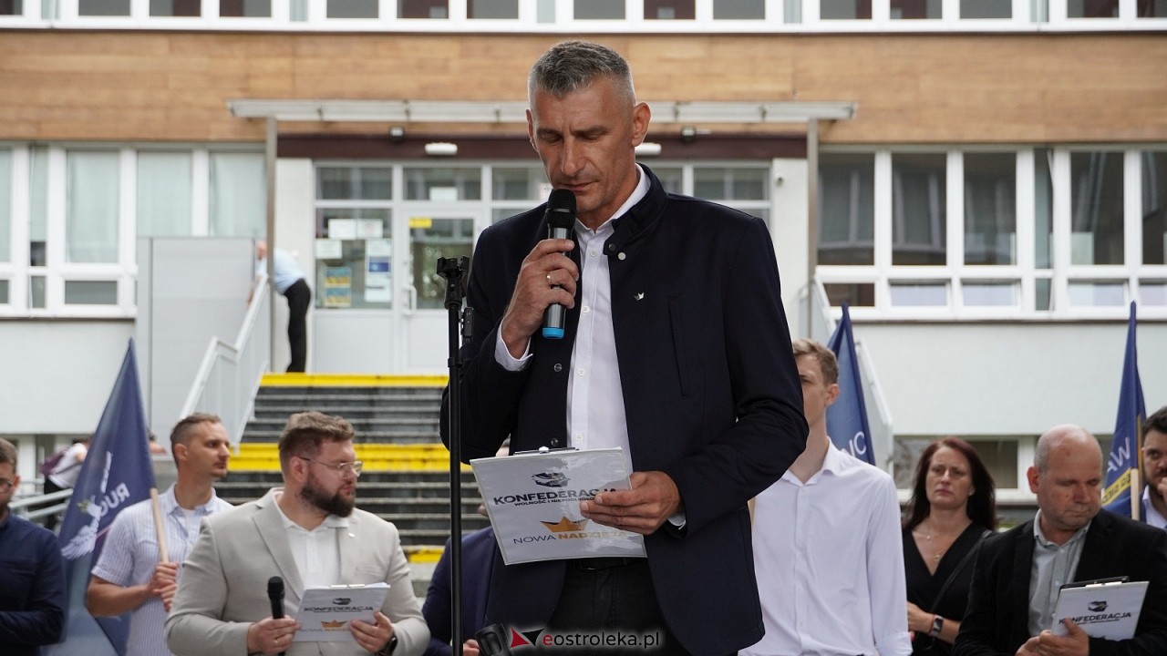 Stop imigacji - protest w Ostrołęce [19.07.2025] - zdjęcie #6 - eOstroleka.pl