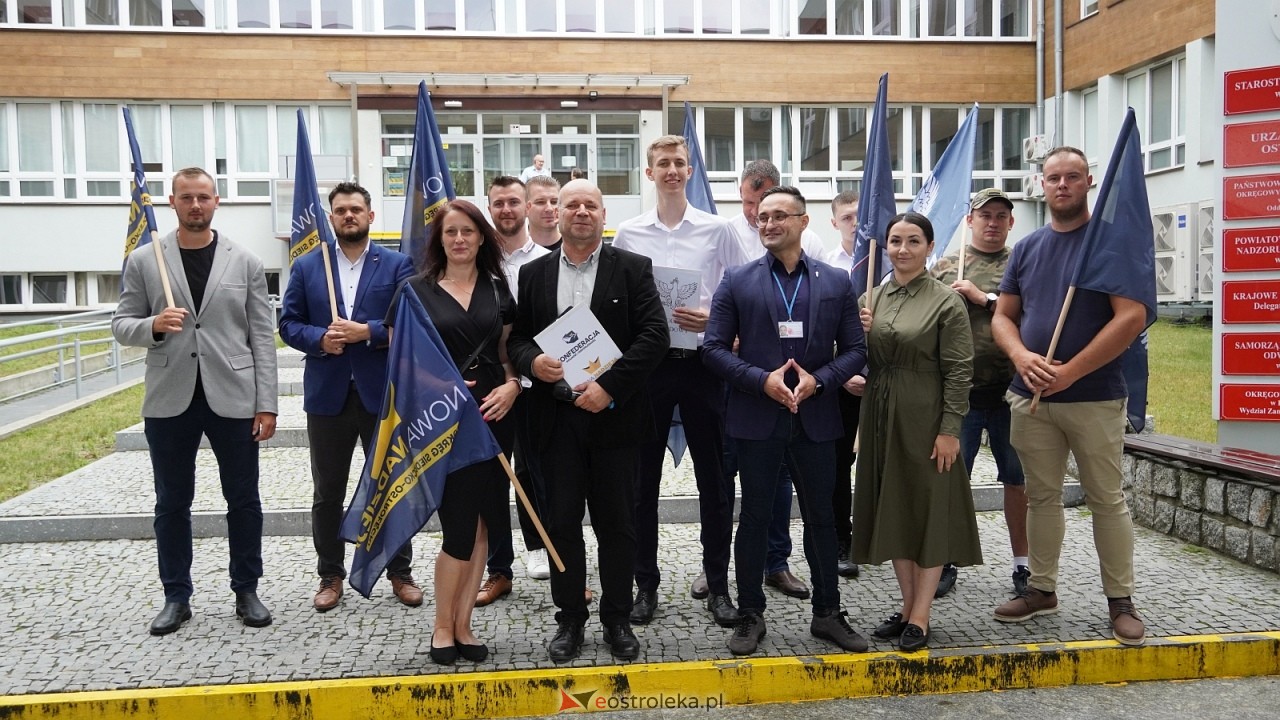 Stop imigacji - protest w Ostrołęce [19.07.2025] - zdjęcie #3 - eOstroleka.pl