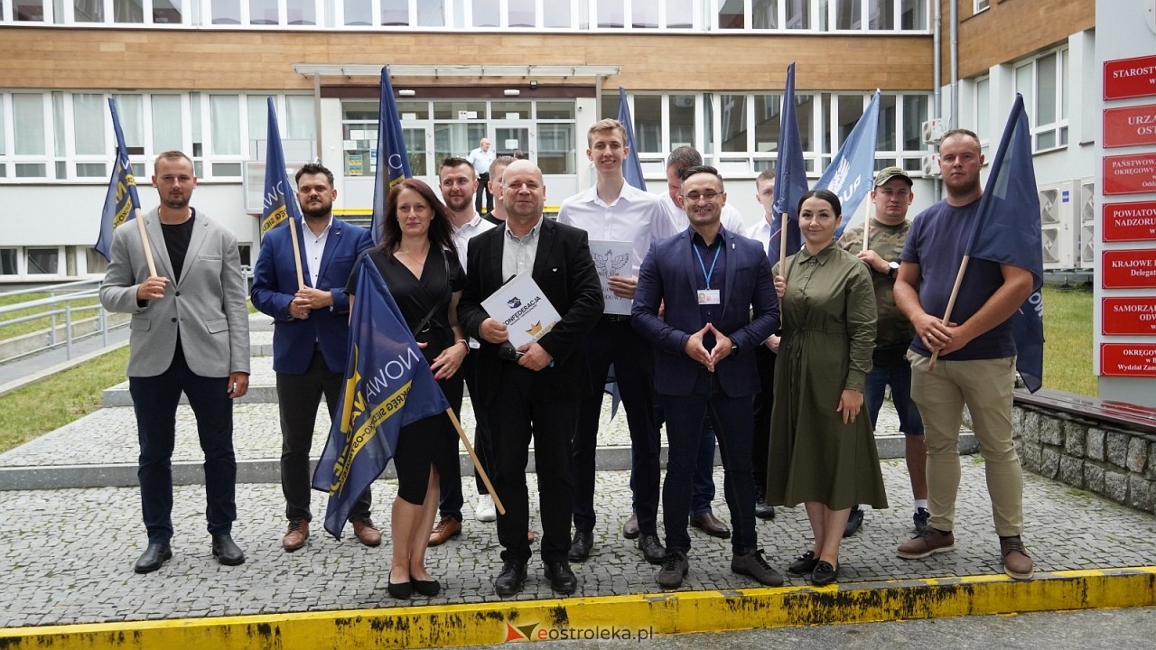 Stop imigacji - protest w Ostrołęce [19.07.2025] - zdjęcie #2 - eOstroleka.pl