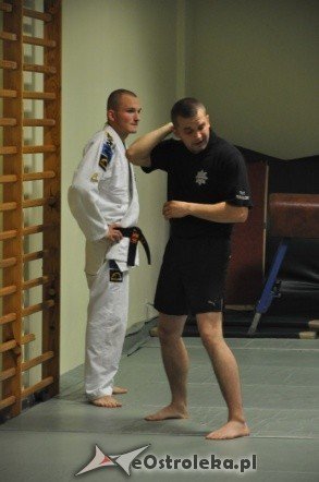 Pierwsze zajęcia VII edycji Bądź bezpieczna (11.X.2011) - zdjęcie #4 - eOstroleka.pl