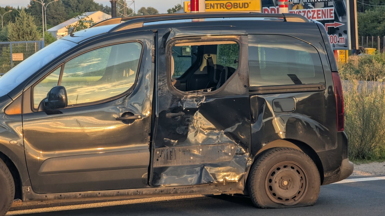 Wypadek przy Warszawskiej w Ostrołęce [20.07.2025] - zdjęcie #17 - eOstroleka.pl