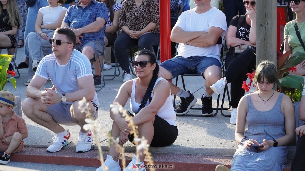 Koncert Roberta Prusińskiego w tężni w Rzekuniu [20.07.225] - zdjęcie #70 - eOstroleka.pl