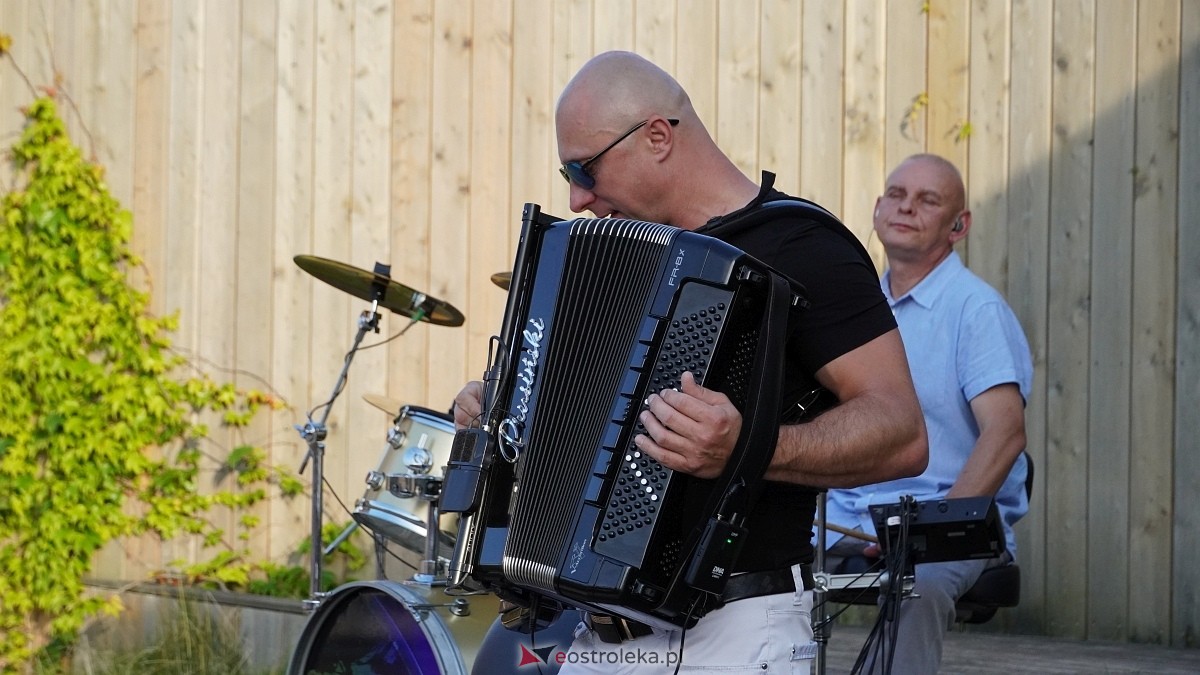 Koncert Roberta Prusińskiego w tężni w Rzekuniu [20.07.225] - zdjęcie #50 - eOstroleka.pl