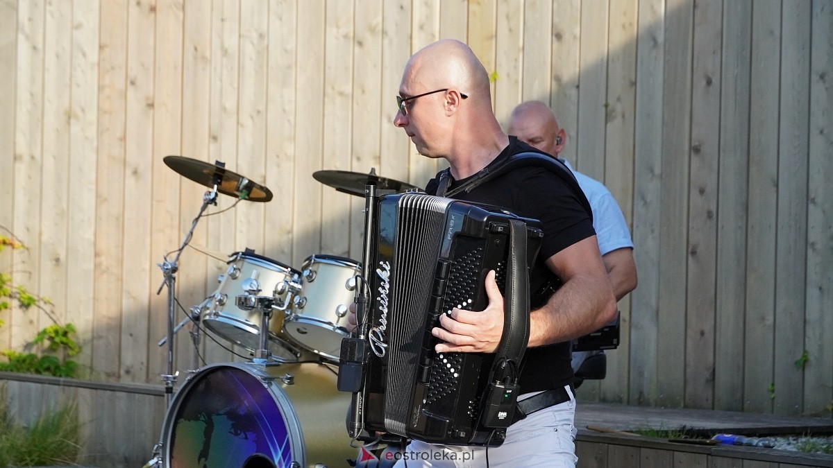 Koncert Roberta Prusińskiego w tężni w Rzekuniu [20.07.225] - zdjęcie #45 - eOstroleka.pl