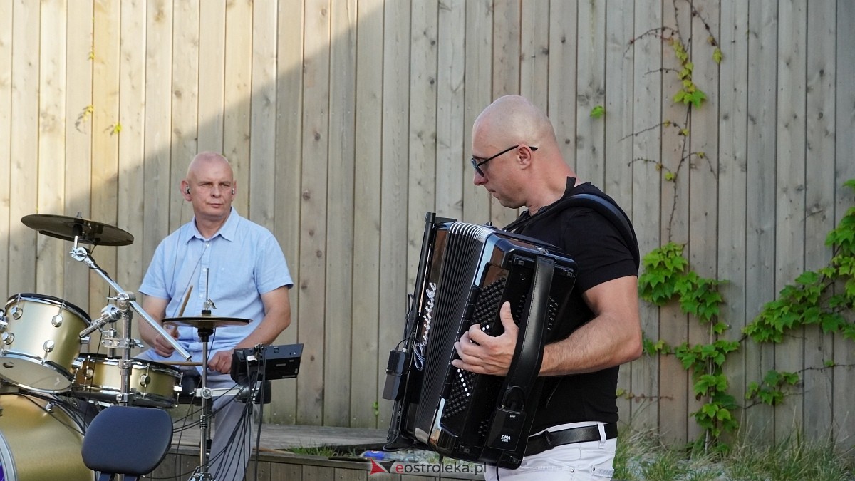 Koncert Roberta Prusińskiego w tężni w Rzekuniu [20.07.225] - zdjęcie #44 - eOstroleka.pl