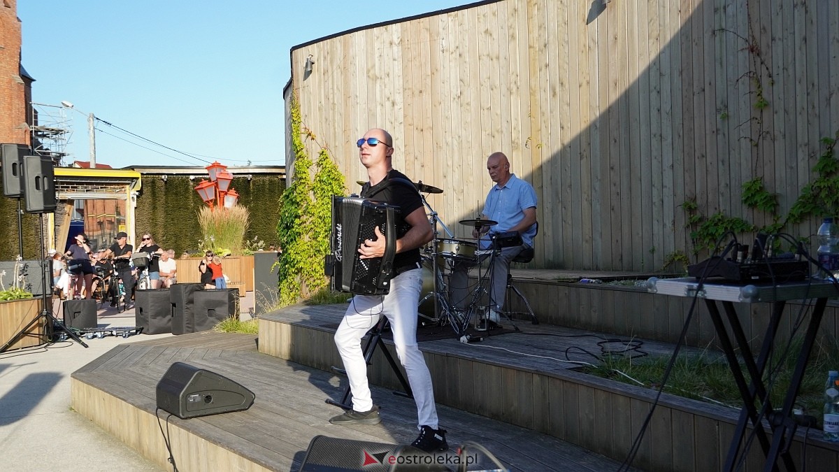 Koncert Roberta Prusińskiego w tężni w Rzekuniu [20.07.225] - zdjęcie #36 - eOstroleka.pl