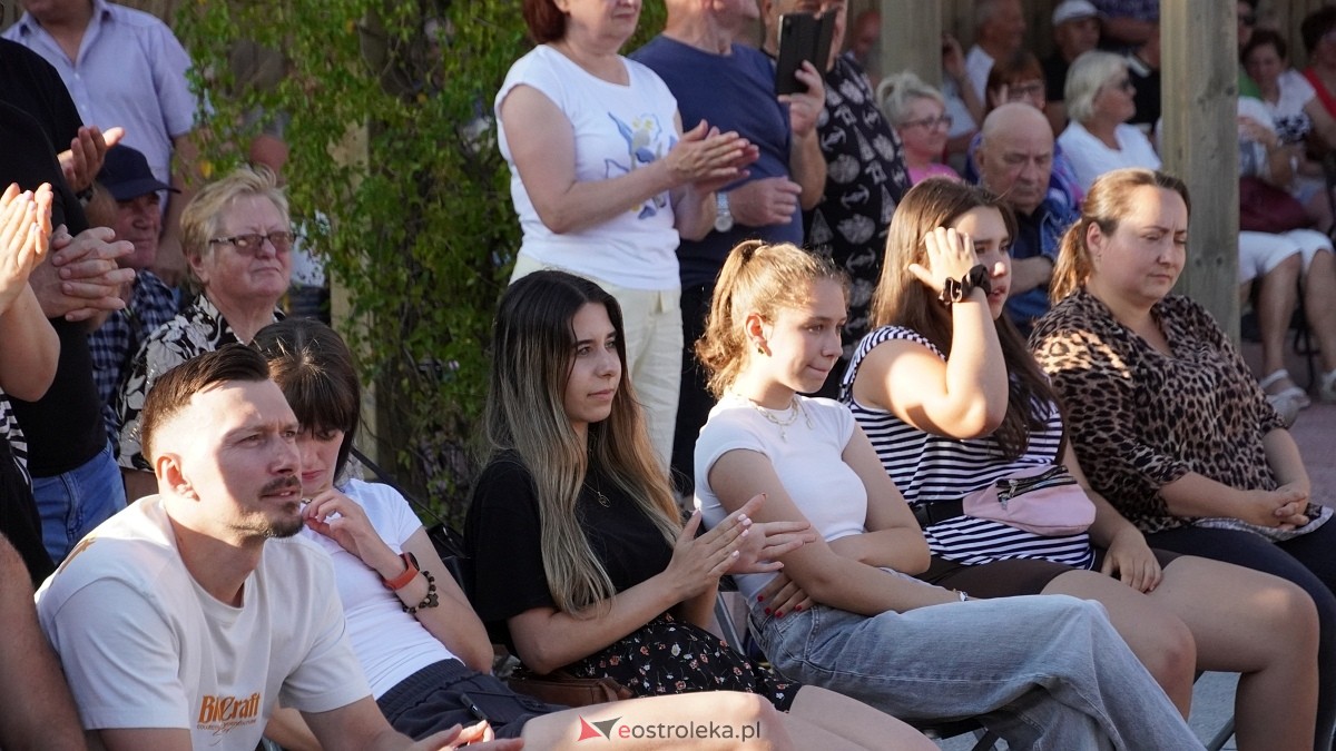 Koncert Roberta Prusińskiego w tężni w Rzekuniu [20.07.225] - zdjęcie #22 - eOstroleka.pl
