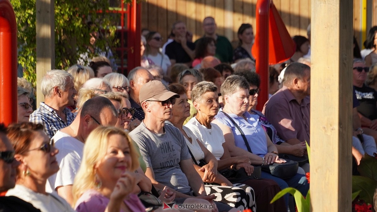 Koncert Roberta Prusińskiego w tężni w Rzekuniu [20.07.225] - zdjęcie #15 - eOstroleka.pl