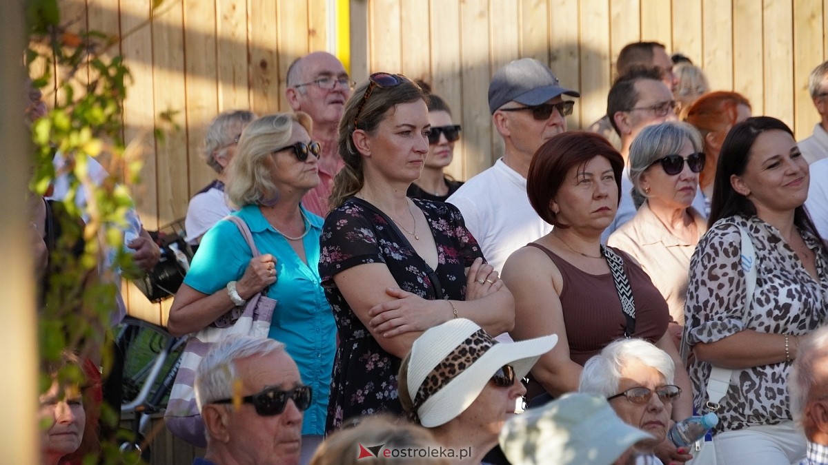 Koncert Roberta Prusińskiego w tężni w Rzekuniu [20.07.225] - zdjęcie #11 - eOstroleka.pl