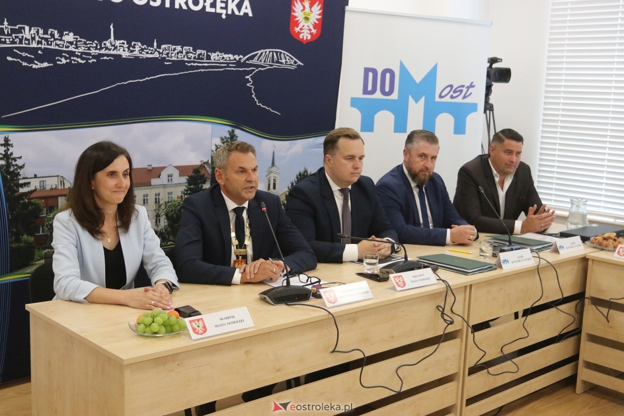 Podpisanie umowy na budowę obwodnicy Ostrołęki wraz z mostem [21.07.2025] - zdjęcie #39 - eOstroleka.pl