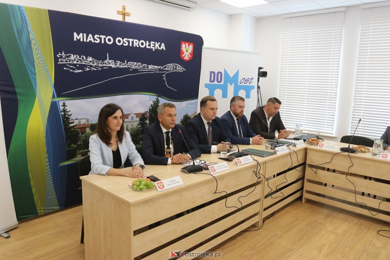 Podpisanie umowy na budowę obwodnicy Ostrołęki wraz z mostem [21.07.2025] - zdjęcie #38 - eOstroleka.pl