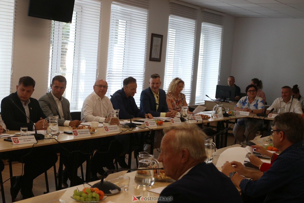 Podpisanie umowy na budowę obwodnicy Ostrołęki wraz z mostem [21.07.2025] - zdjęcie #36 - eOstroleka.pl