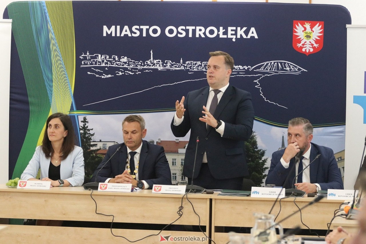Podpisanie umowy na budowę obwodnicy Ostrołęki wraz z mostem [21.07.2025] - zdjęcie #29 - eOstroleka.pl