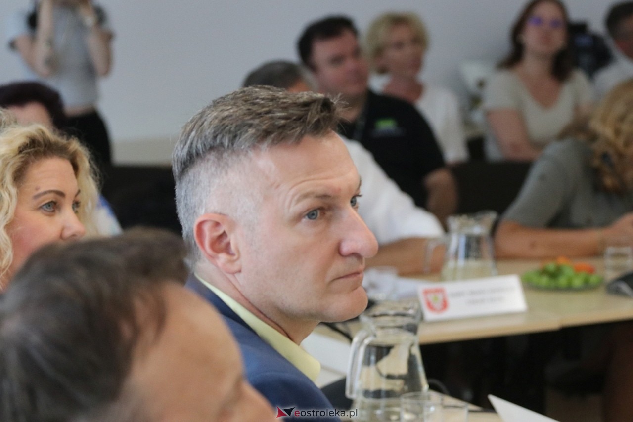 Podpisanie umowy na budowę obwodnicy Ostrołęki wraz z mostem [21.07.2025] - zdjęcie #21 - eOstroleka.pl