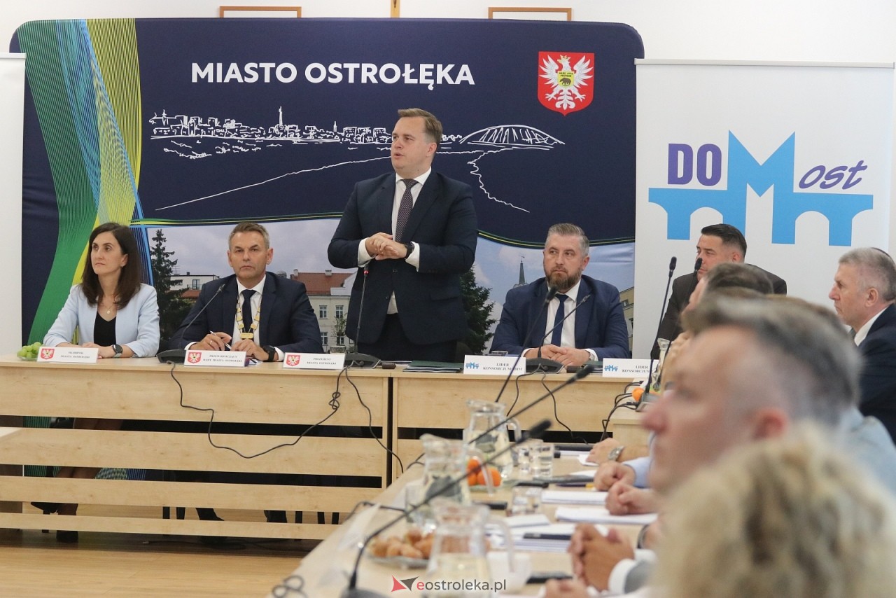 Podpisanie umowy na budowę obwodnicy Ostrołęki wraz z mostem [21.07.2025] - zdjęcie #19 - eOstroleka.pl