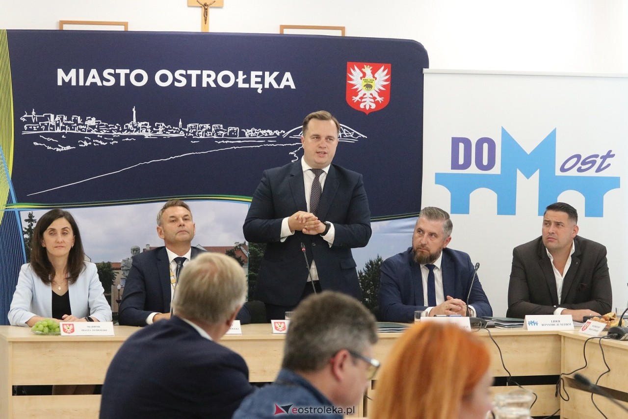 Podpisanie umowy na budowę obwodnicy Ostrołęki wraz z mostem [21.07.2025] - zdjęcie #16 - eOstroleka.pl