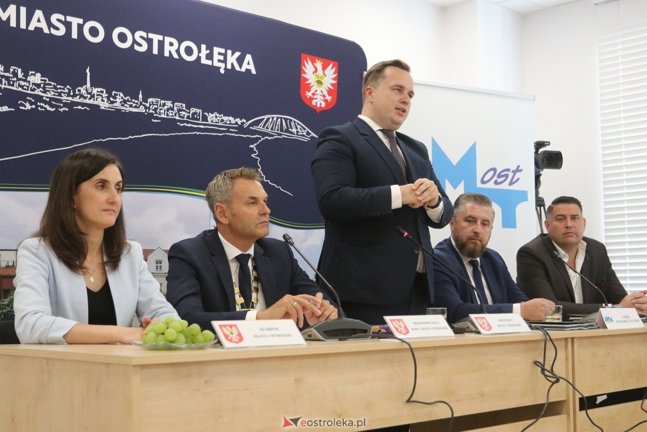 Podpisanie umowy na budowę obwodnicy Ostrołęki wraz z mostem [21.07.2025] - zdjęcie #15 - eOstroleka.pl