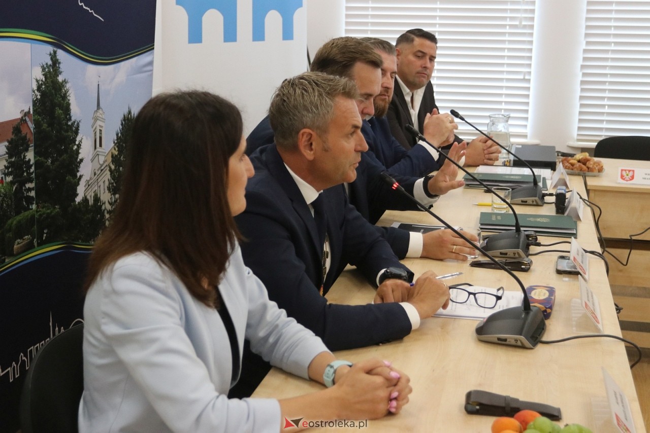 Podpisanie umowy na budowę obwodnicy Ostrołęki wraz z mostem [21.07.2025] - zdjęcie #12 - eOstroleka.pl