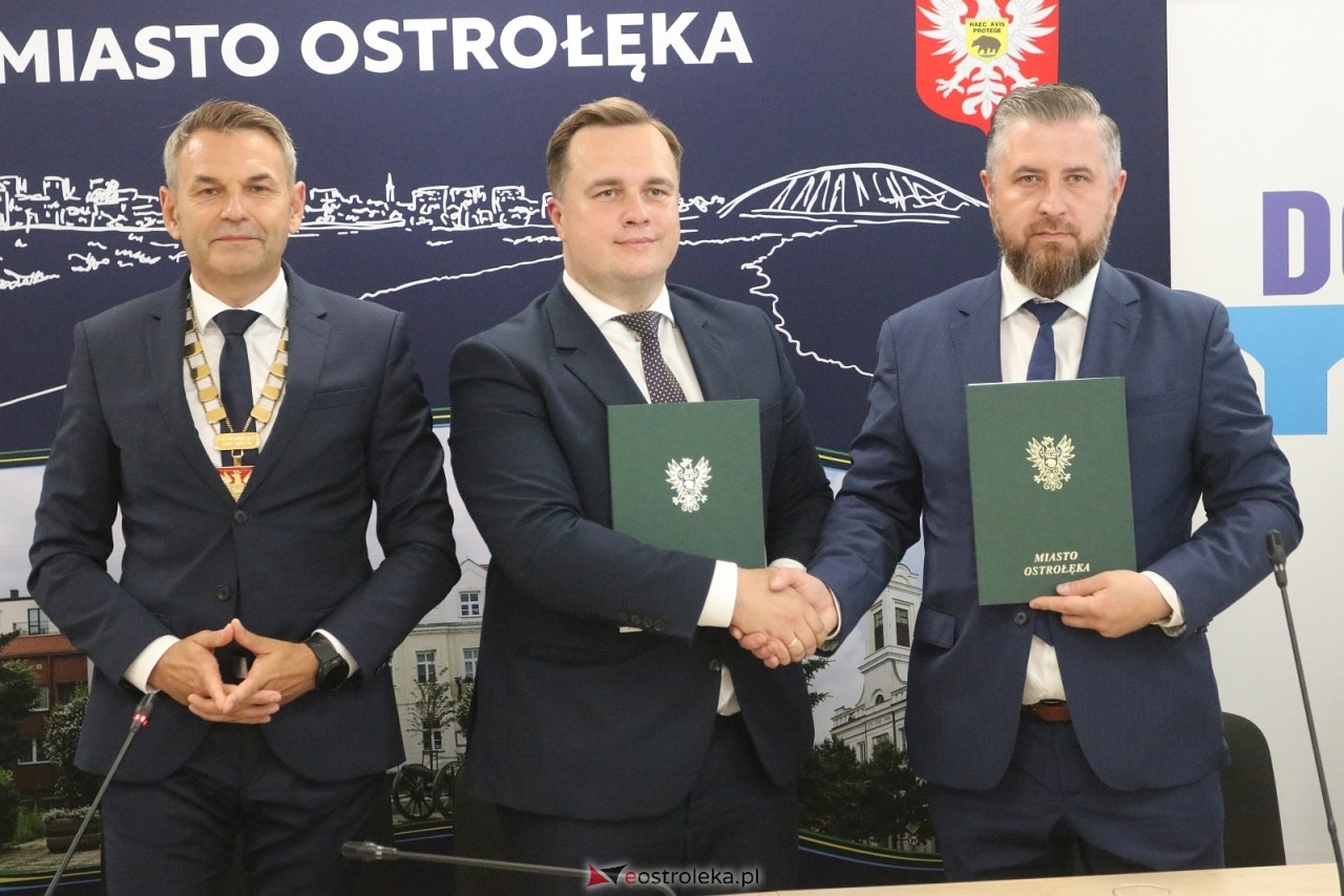 Podpisanie umowy na budowę obwodnicy Ostrołęki wraz z mostem [21.07.2025] - zdjęcie #1 - eOstroleka.pl