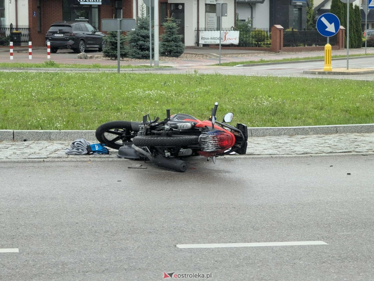 Wypadek na rondzie Królowej Bony w Ostrołęce [24.07.2025] - zdjęcie #9 - eOstroleka.pl