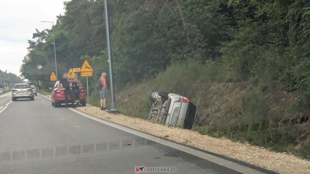Wypadek na Łomżyńskiej [24.07.2025] - zdjęcie #4 - eOstroleka.pl