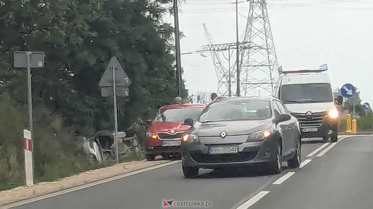 Wypadek na Łomżyńskiej [24.07.2025] - zdjęcie #2 - eOstroleka.pl