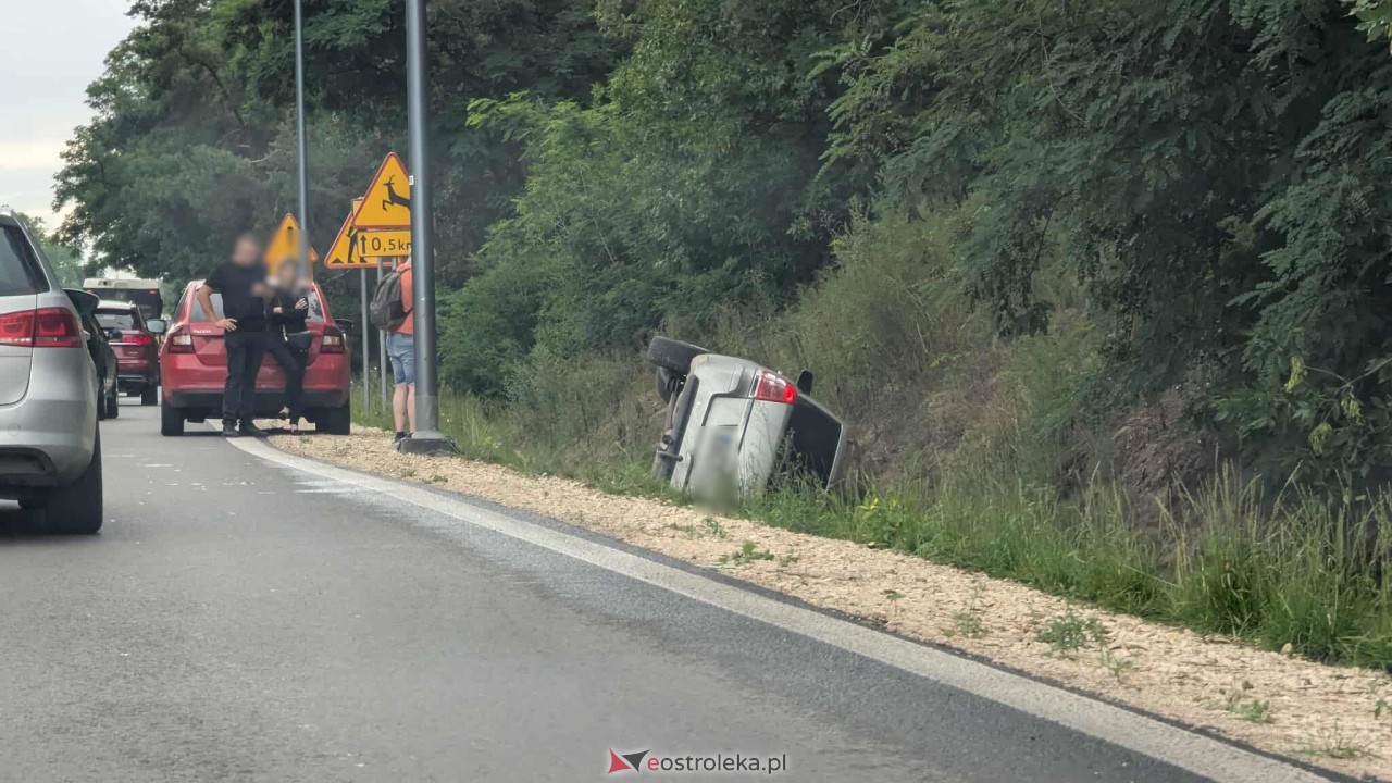Wypadek na Łomżyńskiej [24.07.2025] - zdjęcie #1 - eOstroleka.pl