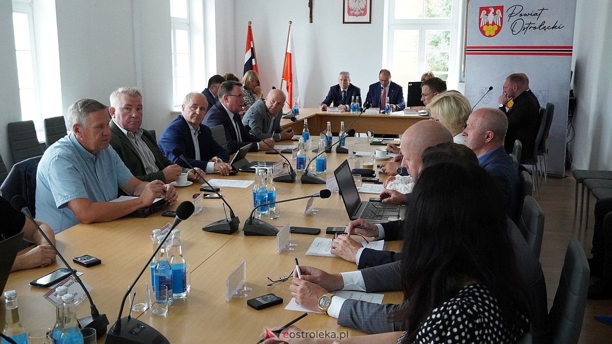 XVII sesja Rady Powiatu w Ostrołęce [29.07.2025] - zdjęcie #26 - eOstroleka.pl