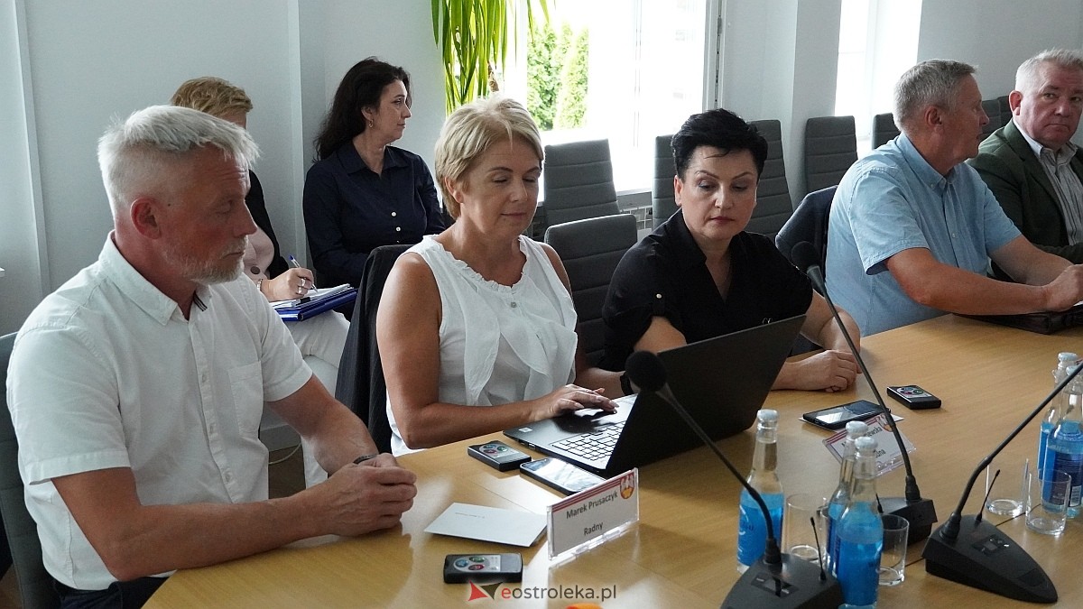 XVII sesja Rady Powiatu w Ostrołęce [29.07.2025] - zdjęcie #25 - eOstroleka.pl