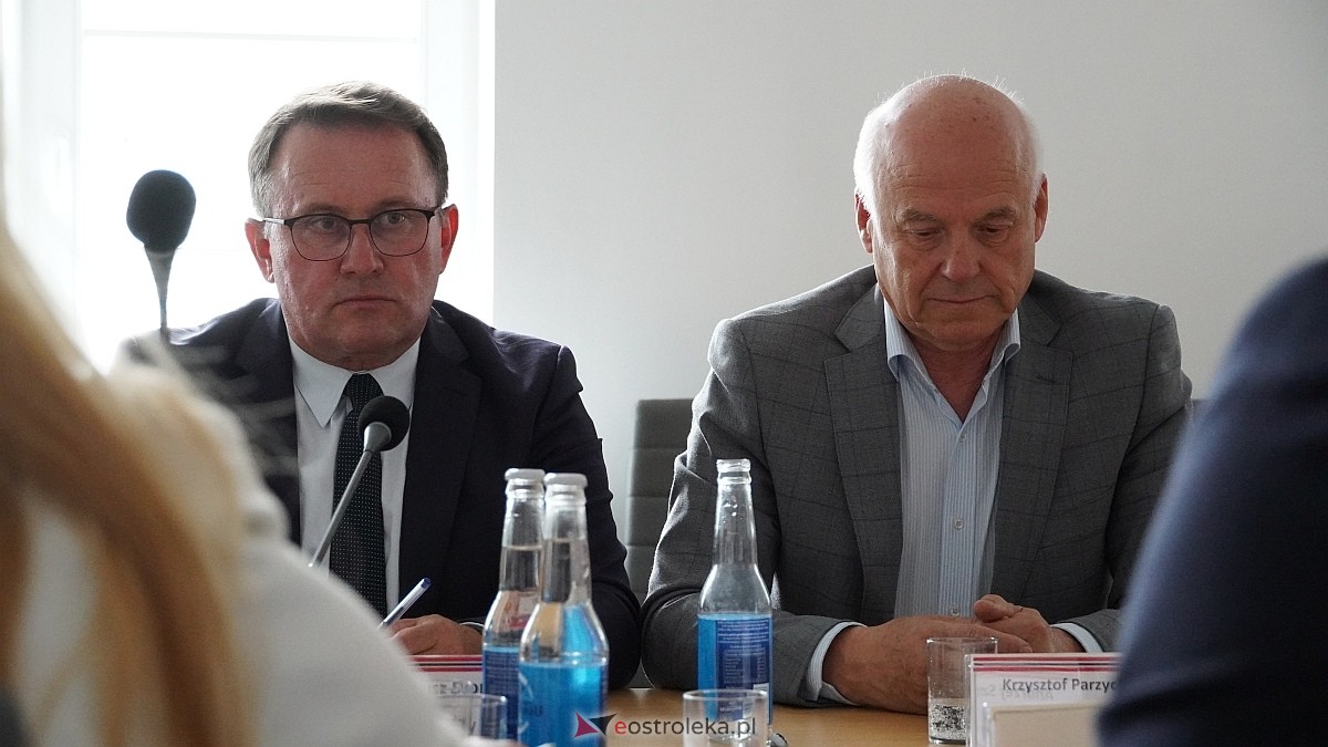 XVII sesja Rady Powiatu w Ostrołęce [29.07.2025] - zdjęcie #3 - eOstroleka.pl