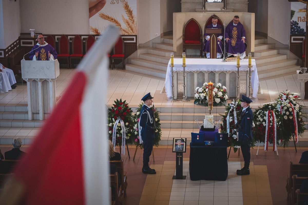 Pogrzeb śp. Waldemara Kowalewskiego [31.07.2025] - zdjęcie #16 - eOstroleka.pl