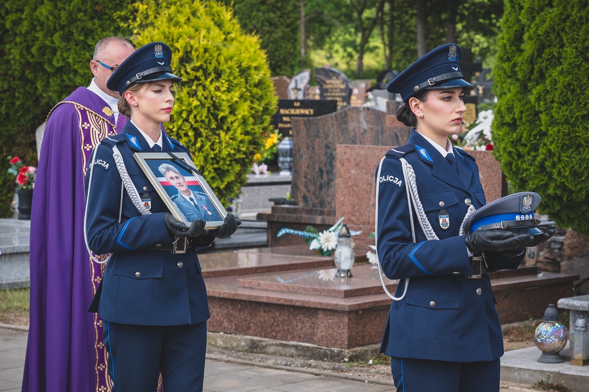 Pogrzeb śp. Waldemara Kowalewskiego [31.07.2025] - zdjęcie #9 - eOstroleka.pl
