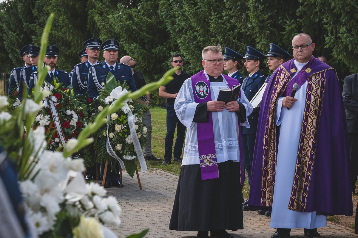 Pogrzeb śp. Waldemara Kowalewskiego [31.07.2025] - zdjęcie #3 - eOstroleka.pl