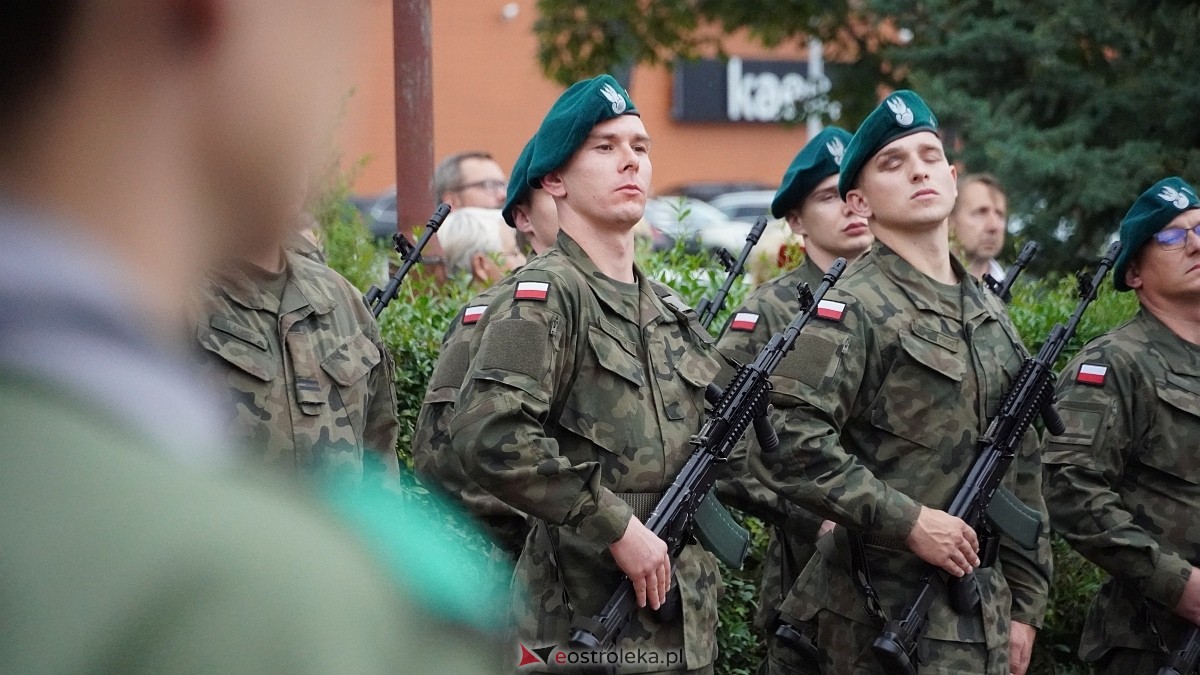 Godzina W i hołd dla Powstańców Warszawy w Ostrołęce [01.08.2025] - zdjęcie #49 - eOstroleka.pl