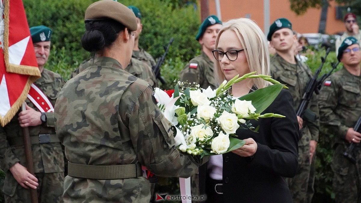 Godzina W i hołd dla Powstańców Warszawy w Ostrołęce [01.08.2025] - zdjęcie #34 - eOstroleka.pl