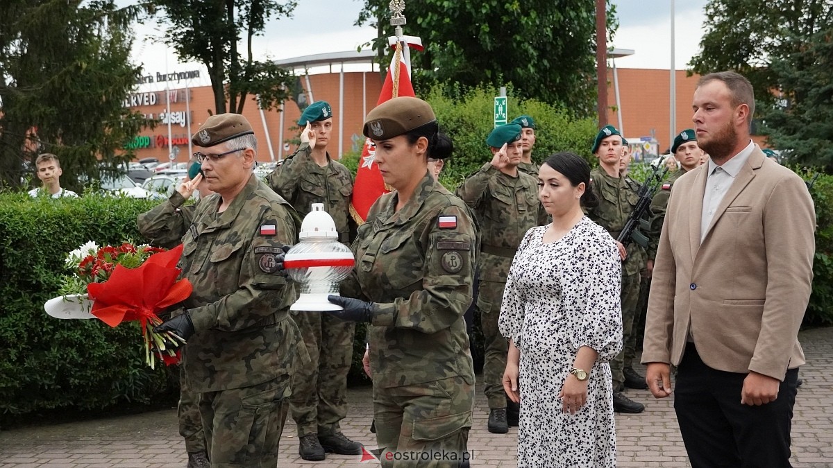 Godzina W i hołd dla Powstańców Warszawy w Ostrołęce [01.08.2025] - zdjęcie #2 - eOstroleka.pl