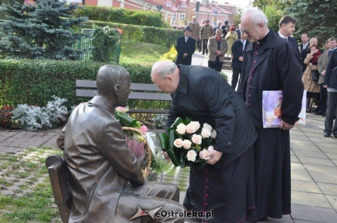 Uroczyste obchody 90 lecia Zespołu Szkół Zawodowych nr 1 w Ostrołęce (13.X.2011) - zdjęcie #47 - eOstroleka.pl