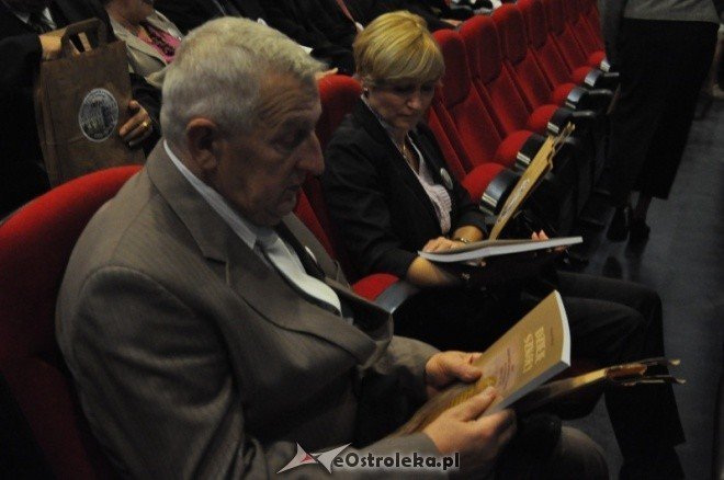 Uroczyste obchody 90 lecia Zespołu Szkół Zawodowych nr 1 w Ostrołęce (13.X.2011) - zdjęcie #27 - eOstroleka.pl