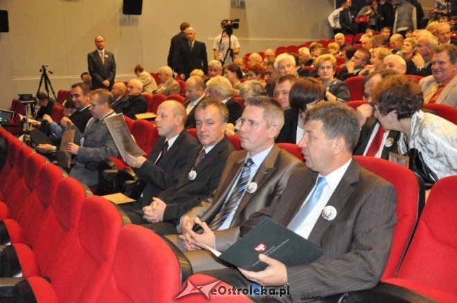 Uroczyste obchody 90 lecia Zespołu Szkół Zawodowych nr 1 w Ostrołęce (13.X.2011) - zdjęcie #24 - eOstroleka.pl