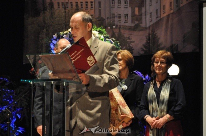 Uroczyste obchody 90 lecia Zespołu Szkół Zawodowych nr 1 w Ostrołęce (13.X.2011) - zdjęcie #7 - eOstroleka.pl