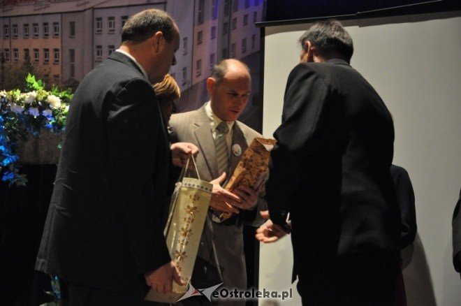 Uroczyste obchody 90 lecia Zespołu Szkół Zawodowych nr 1 w Ostrołęce (13.X.2011) - zdjęcie #6 - eOstroleka.pl