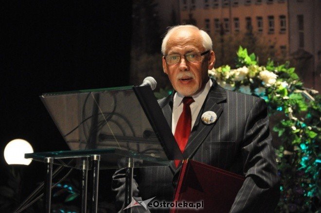 Uroczyste obchody 90 lecia Zespołu Szkół Zawodowych nr 1 w Ostrołęce (13.X.2011) - zdjęcie #2 - eOstroleka.pl