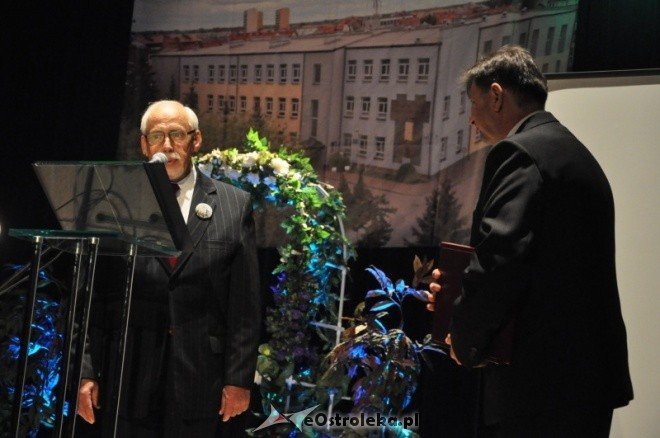 Uroczyste obchody 90 lecia Zespołu Szkół Zawodowych nr 1 w Ostrołęce (13.X.2011) - zdjęcie #1 - eOstroleka.pl