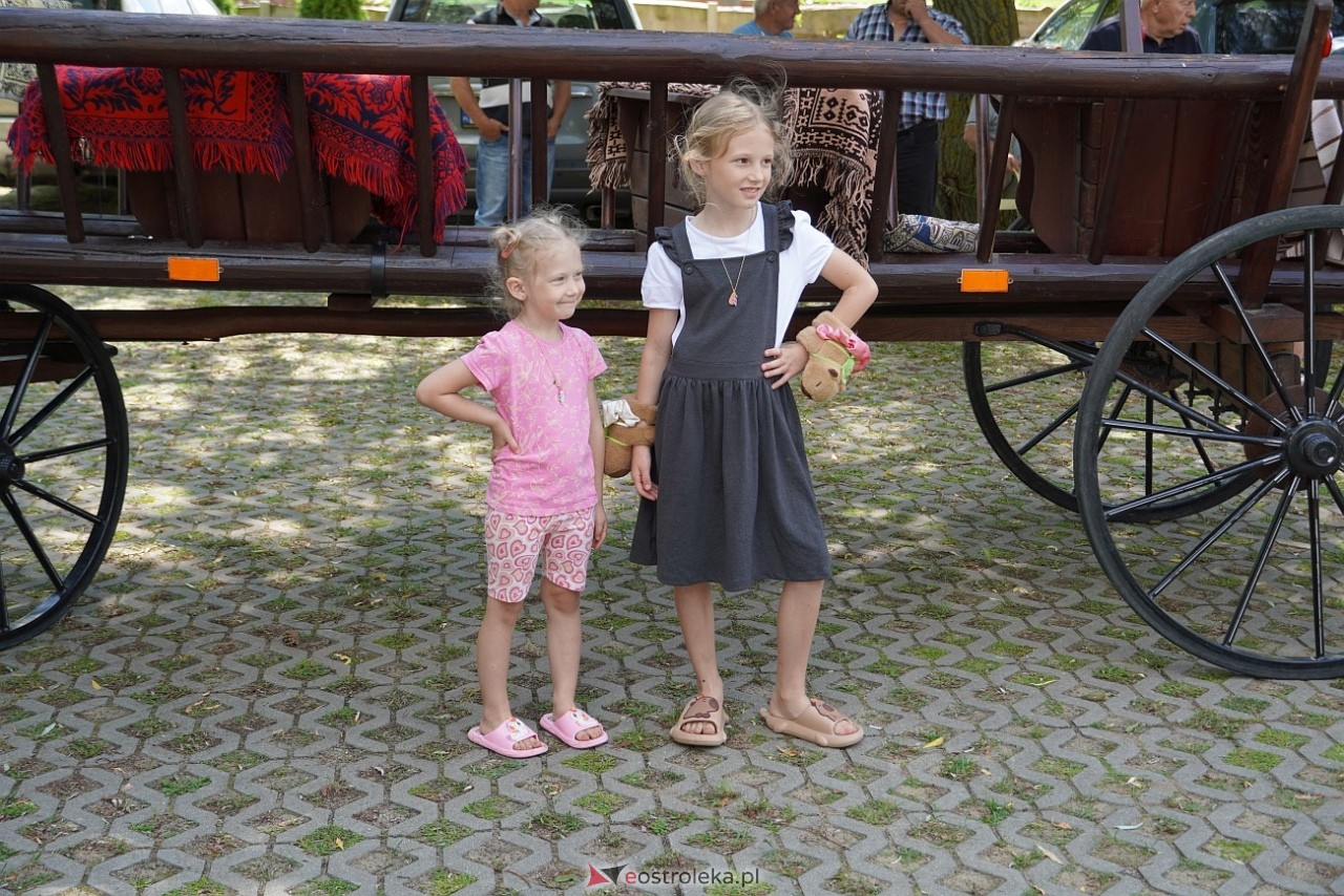 Brodowe Łąki: Warsztaty lepienia woskowych figur wotywnych, przejazd furmanką i wyścig czółen [2.08.2025] - zdjęcie #35 - eOstroleka.pl