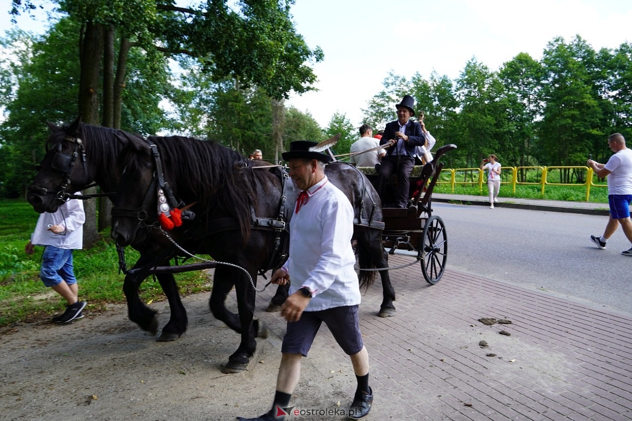 Brodowe Łąki: Warsztaty lepienia woskowych figur wotywnych, przejazd furmanką i wyścig czółen [2.08.2025] - zdjęcie #25 - eOstroleka.pl
