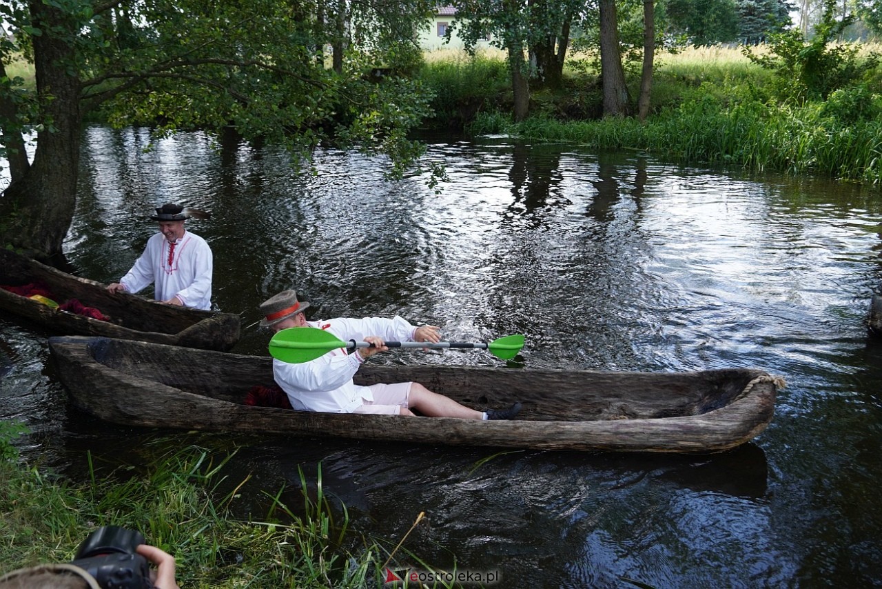Brodowe Łąki: Warsztaty lepienia woskowych figur wotywnych, przejazd furmanką i wyścig czółen [2.08.2025] - zdjęcie #13 - eOstroleka.pl