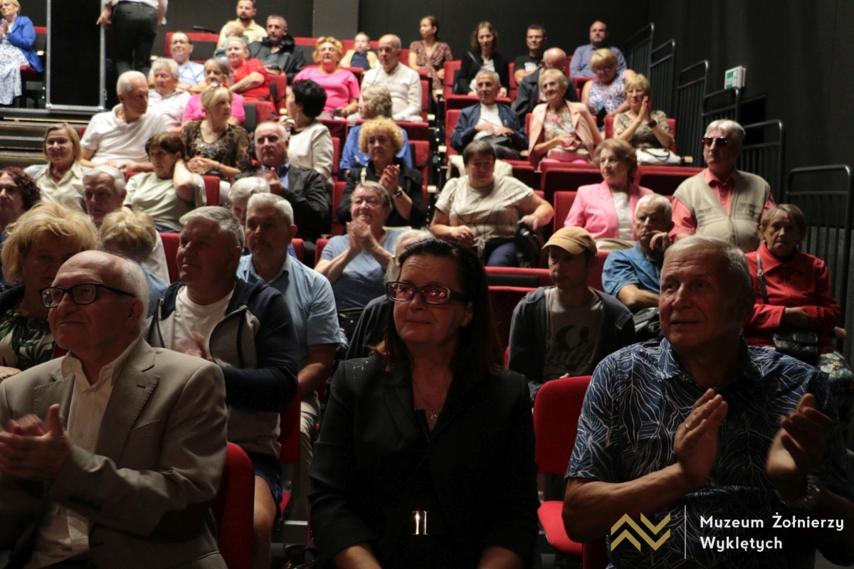 Koncert Kapeli Warszawskiej w Muzeum Żołnierzy Wyklętych [03.08.2025] - zdjęcie #19 - eOstroleka.pl