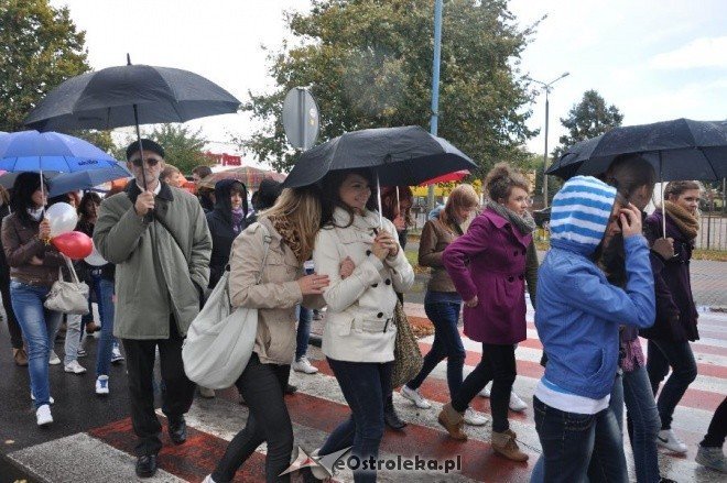 Marsz przeciwko przemocy w Ostrołęce (13.X.2011)  - zdjęcie #8 - eOstroleka.pl